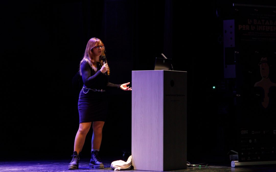 La tarea de verificar lo que ve hasta uno mismo: Lara Huwyler presenta la Buloteca de Maldita